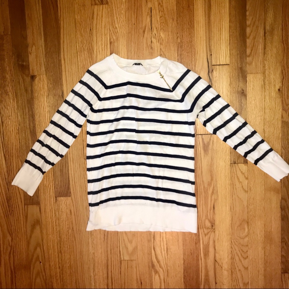 3/$20 White and navy striped sweater